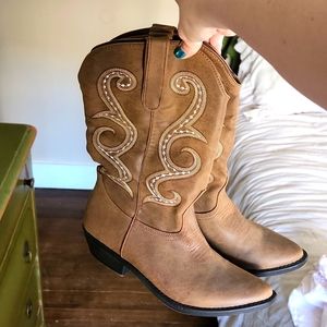 NEW! Super cool American Rag vegan cowboy boots!